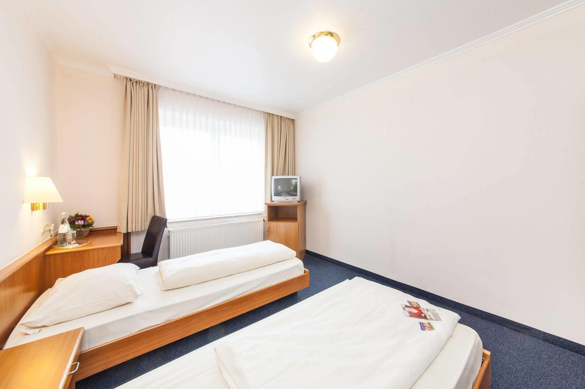 Hotel Antares Duesseldorf Exterior foto